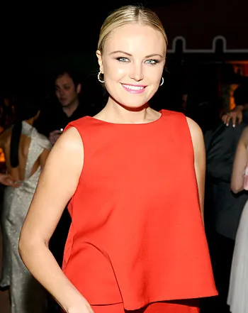1390497301_malin akerman 350