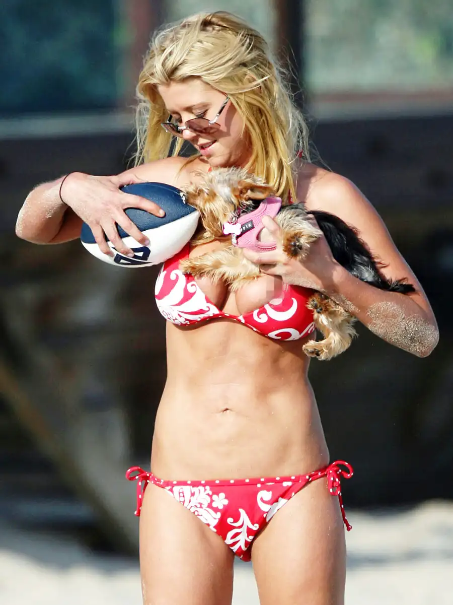 1390600274_tara reid zoom