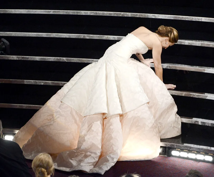 1391462785_jennifer lawrence zoom