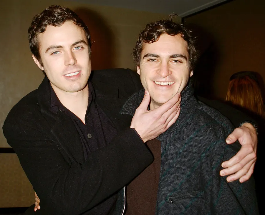 1392052047_casey affleck joaquin phoenix zoom