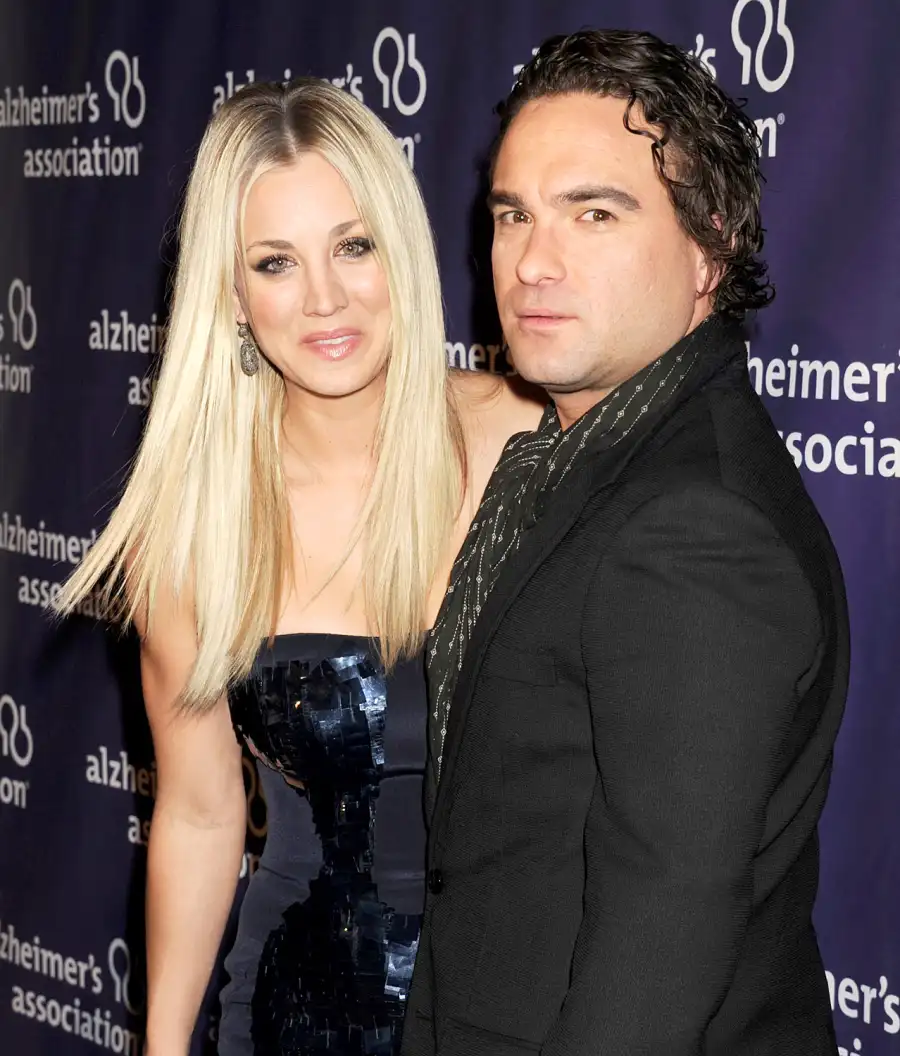 1392389562_kaley cuoco johnny galecki zoom