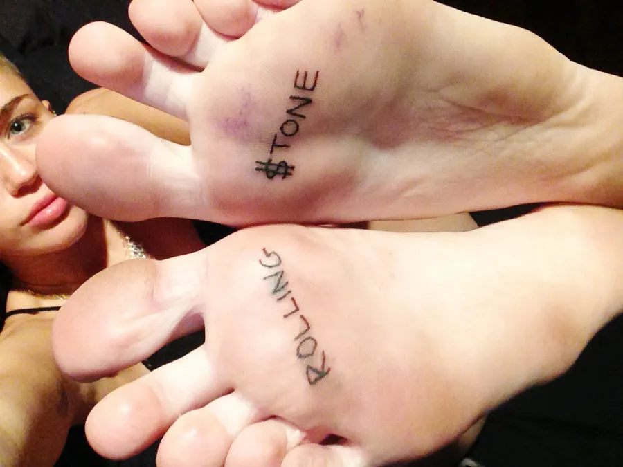 1392403202_miley cyrus zoom