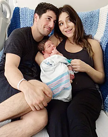 1392760407_jason biggs jenny mollen baby 441