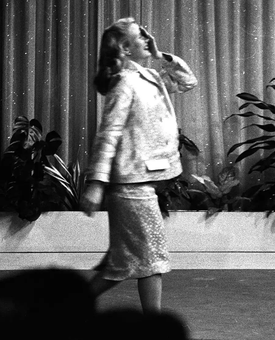 1392831830_eve marie saint zoom