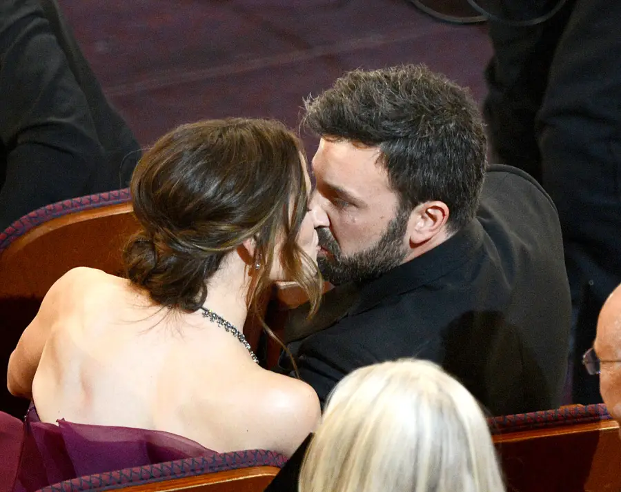 1393349661_jennifer garner ben affleck zoom