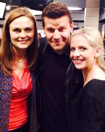 1393611881_emily deschanel david boreanaz sarah michelle gellar 441