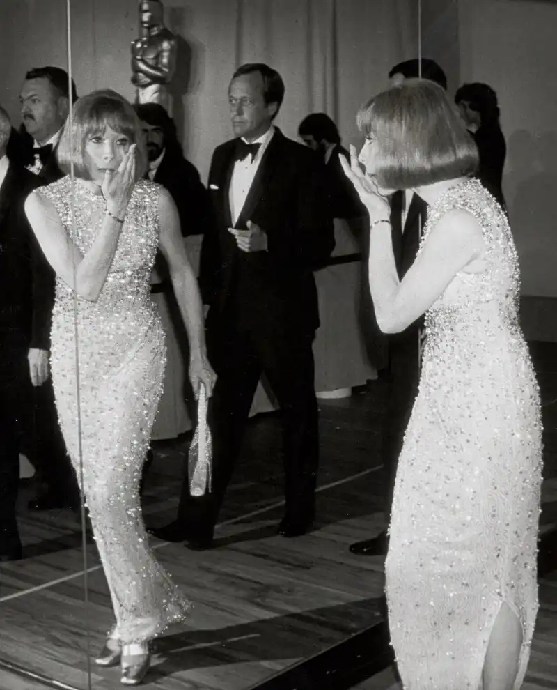 1393624170_105178119_shirley maclaine zoom