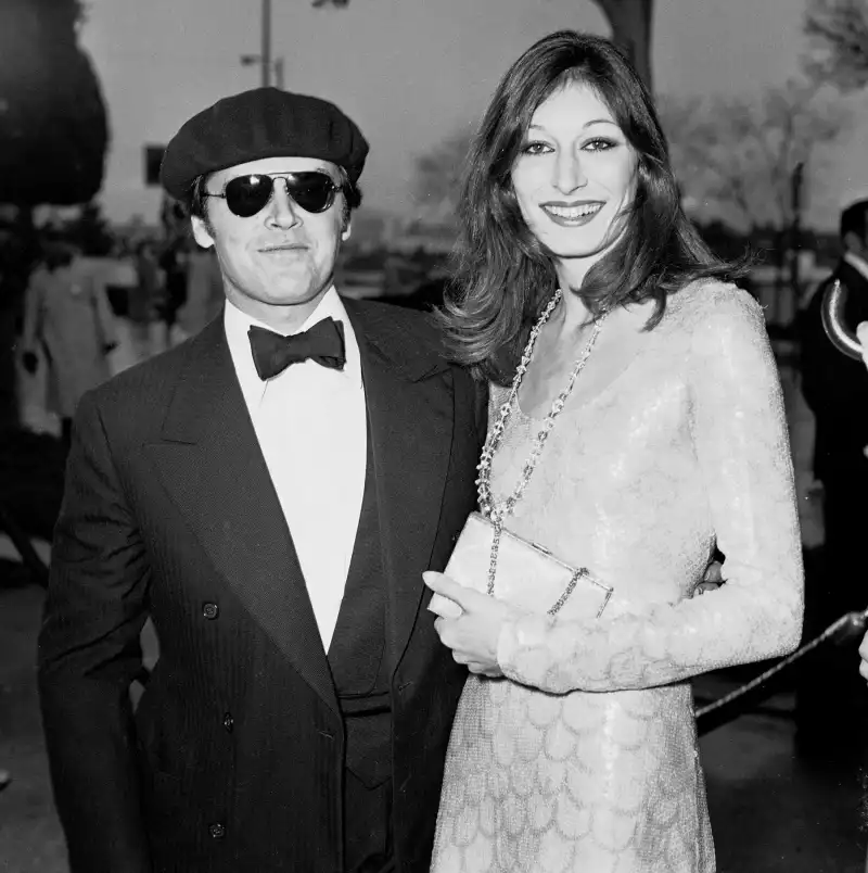 1393624529_2952766_jack nicholson anjelica huston zoom