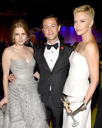 1393684340_amy adams joseph gordon levitt charlize theron 441