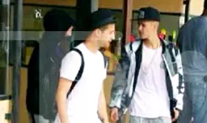 1394230134_justin bieber selena gomez 300