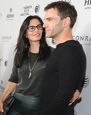 1395167551_courteney cox johnny mcdaid 441