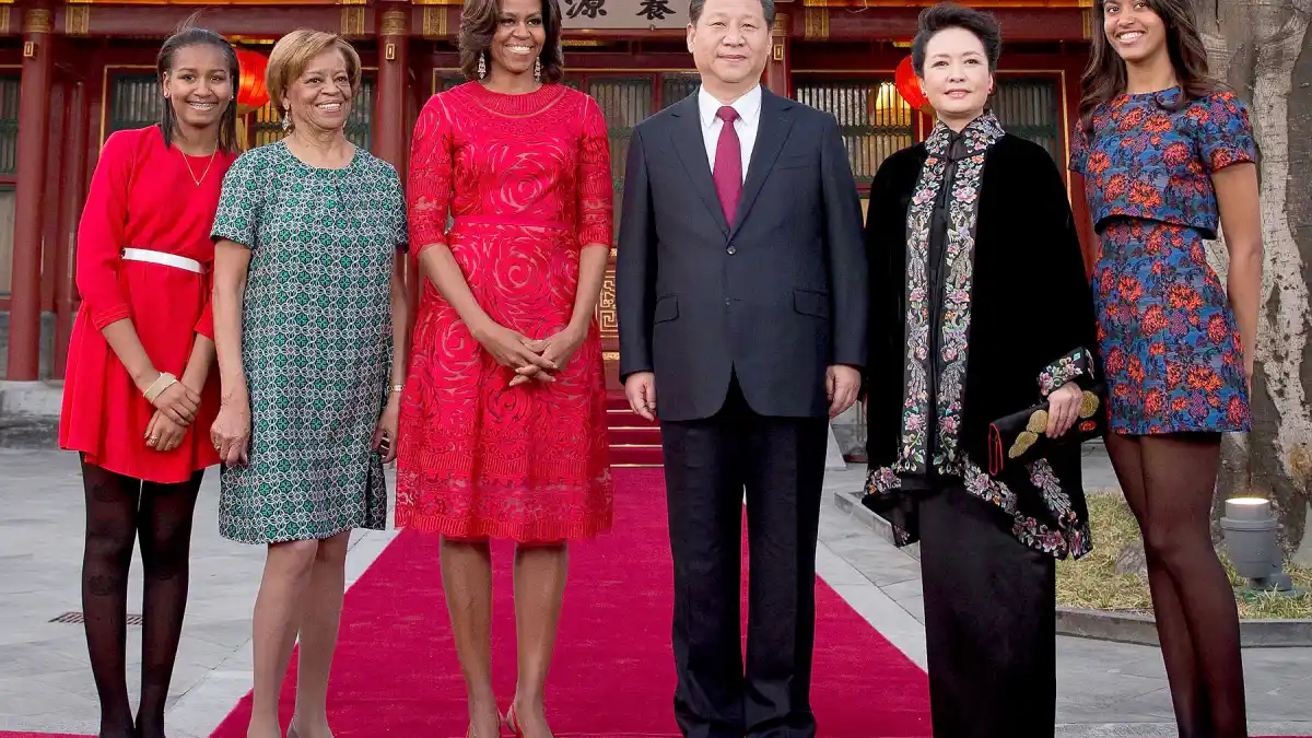 Michelle Obama, her daughters Malia (R) and Sasha (L) and her mother