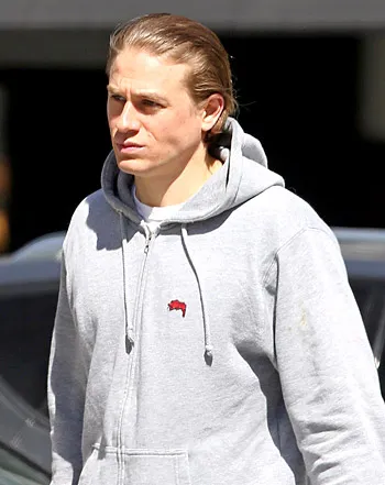 1396381087_charlie hunnam 350