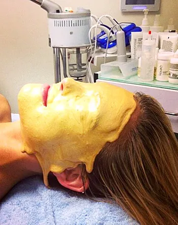 1396470610_bar refaeli 350