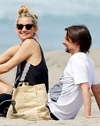 1396535390_kate hudson matthew bellamy 441