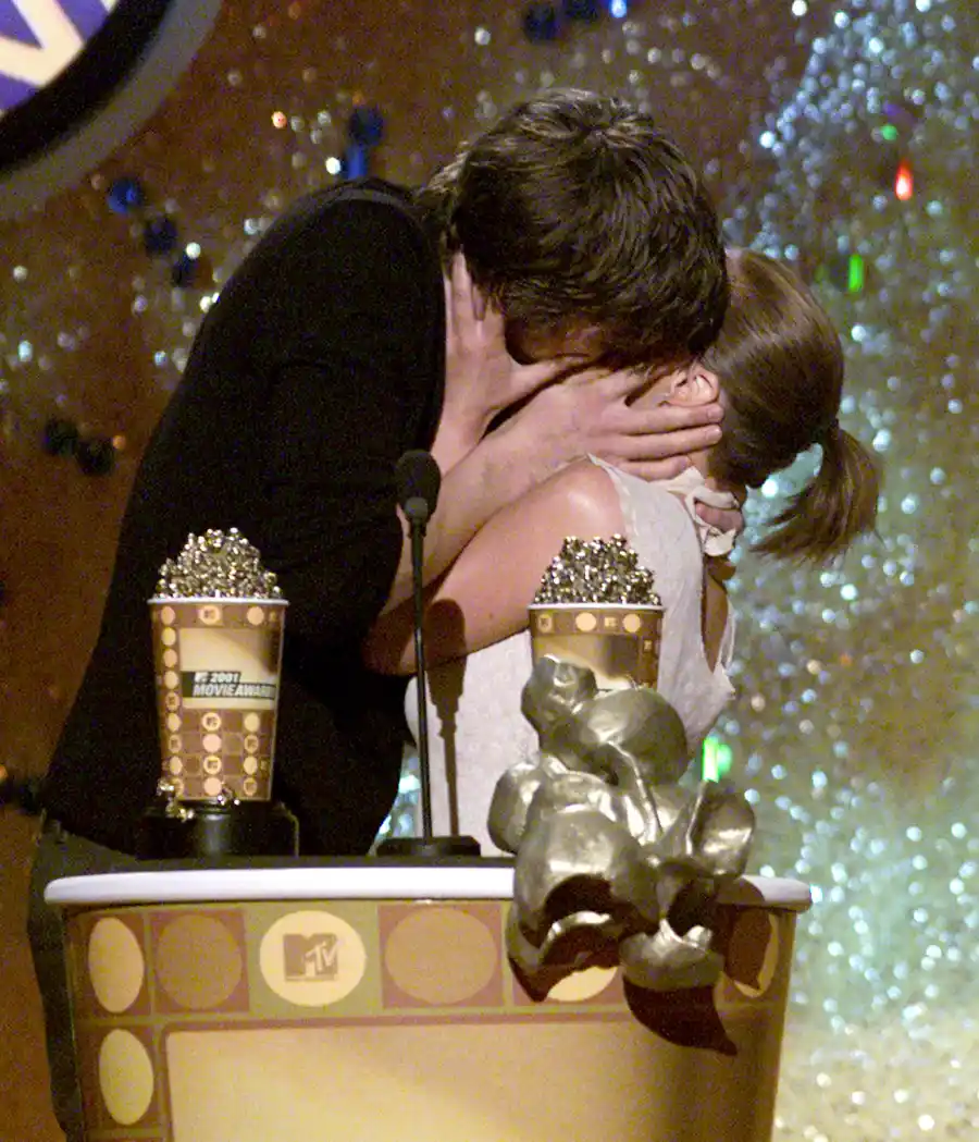 1396628552_ashton kutcher christina ricci zoom