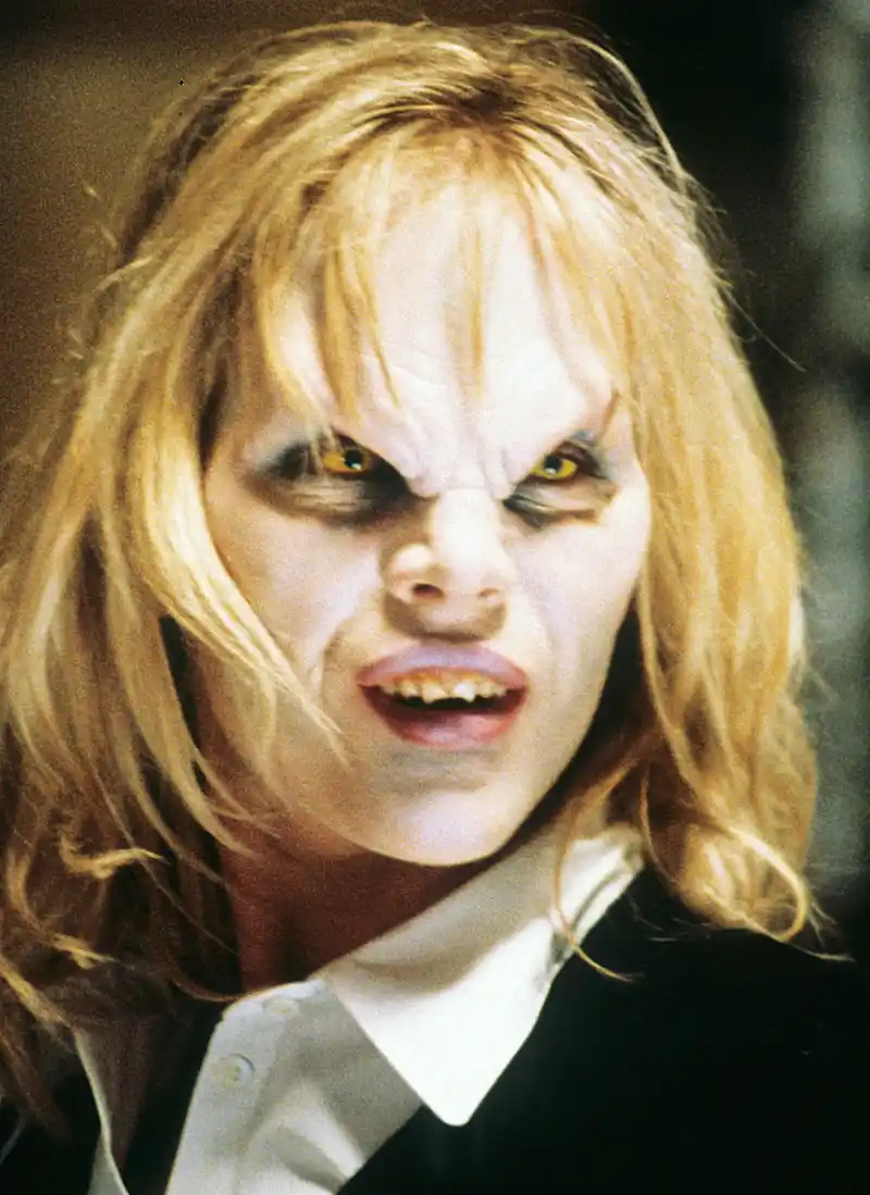 1397232974_julie benz buffy zoom