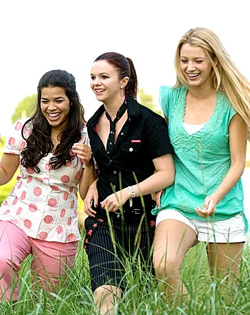 1398356203_america ferrera amber tamblyn blake lively 441