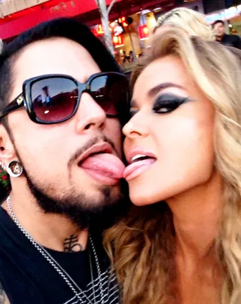 1398363958_carmen electra dave navarro 350