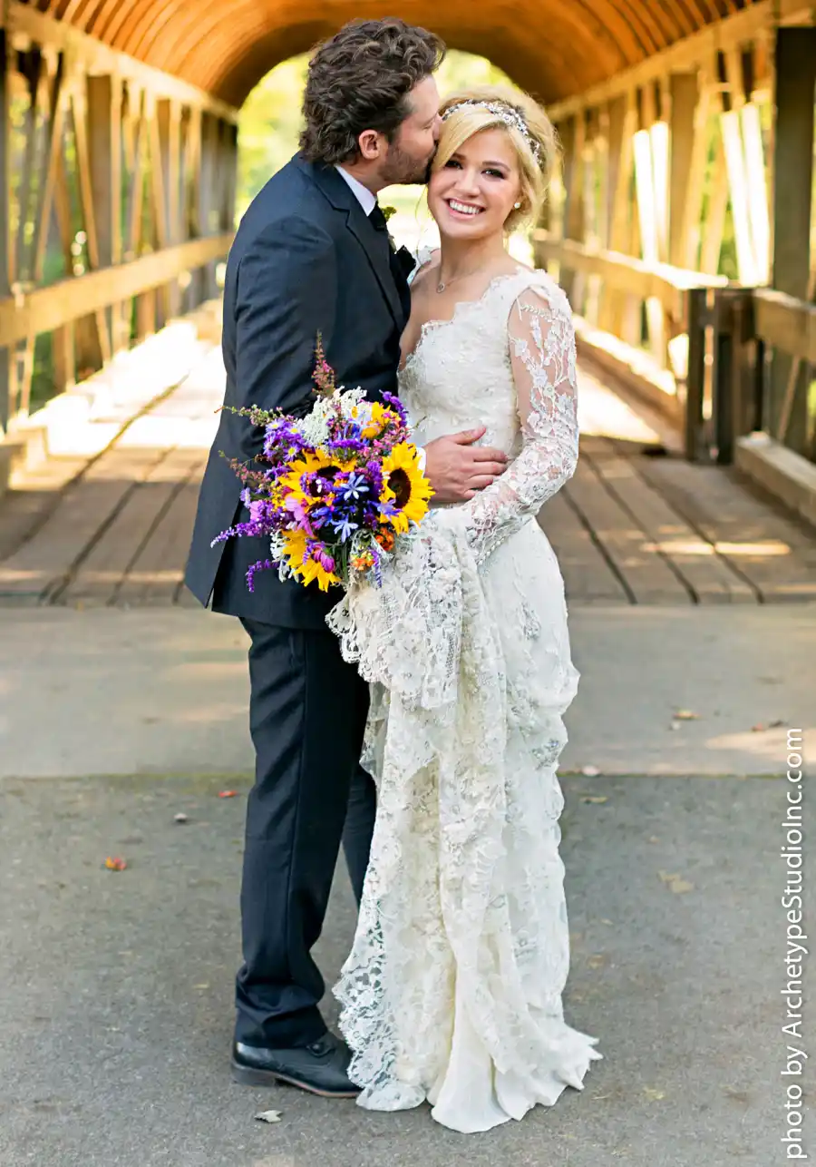 1401381477_kelly clarkson brandon blackstock zoom