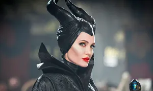 1401408100_angelina jolie maleficent 300