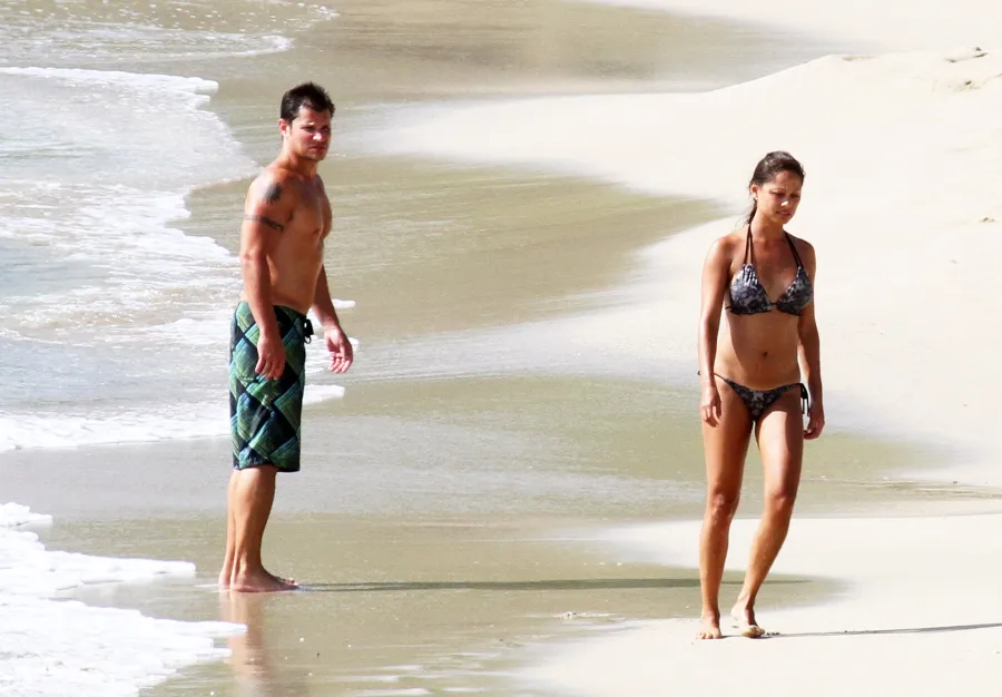 1401470356_honeymoon nick vanessa zoom