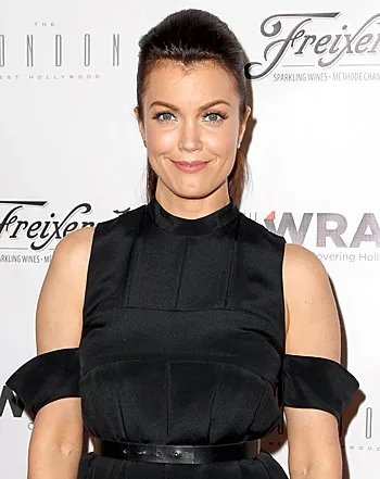 1402080410_bellamy young kerry washington 350