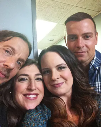 1403023255_mayim bialik jenna von oy joey lawrence mike stoyanov 441