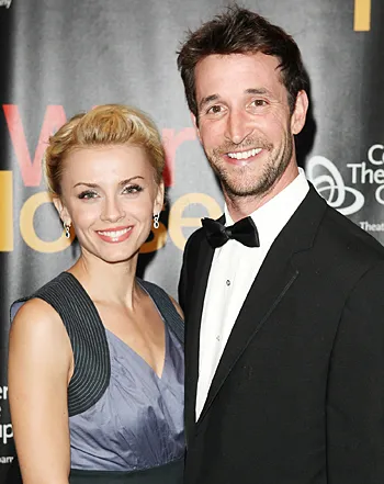 1403635323_noah wyle sara wells 441