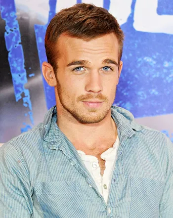 1403802358_108689713_cam gigandet 350