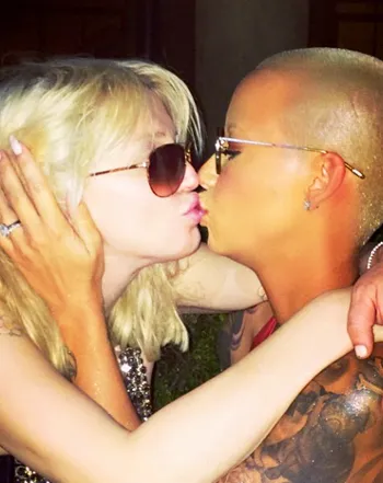 1404156755_courtney love amber rose 350