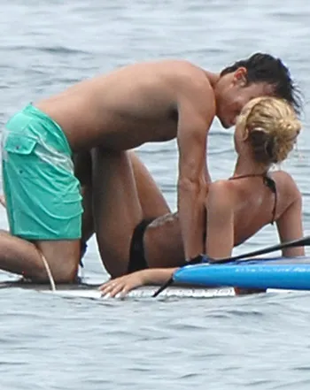 1404780539_tyler blackburn gf kiss 441