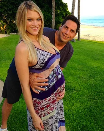 1404950848_joe francis gifrlfriend 441