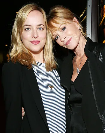 1407344500_dakota johnson melanie griffith 441