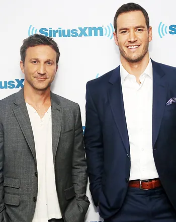 1407414519_breckin meyer mark paul gosselaar 441