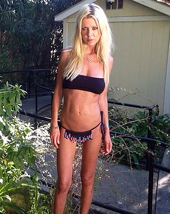 1408125042_tara reid bikini 441