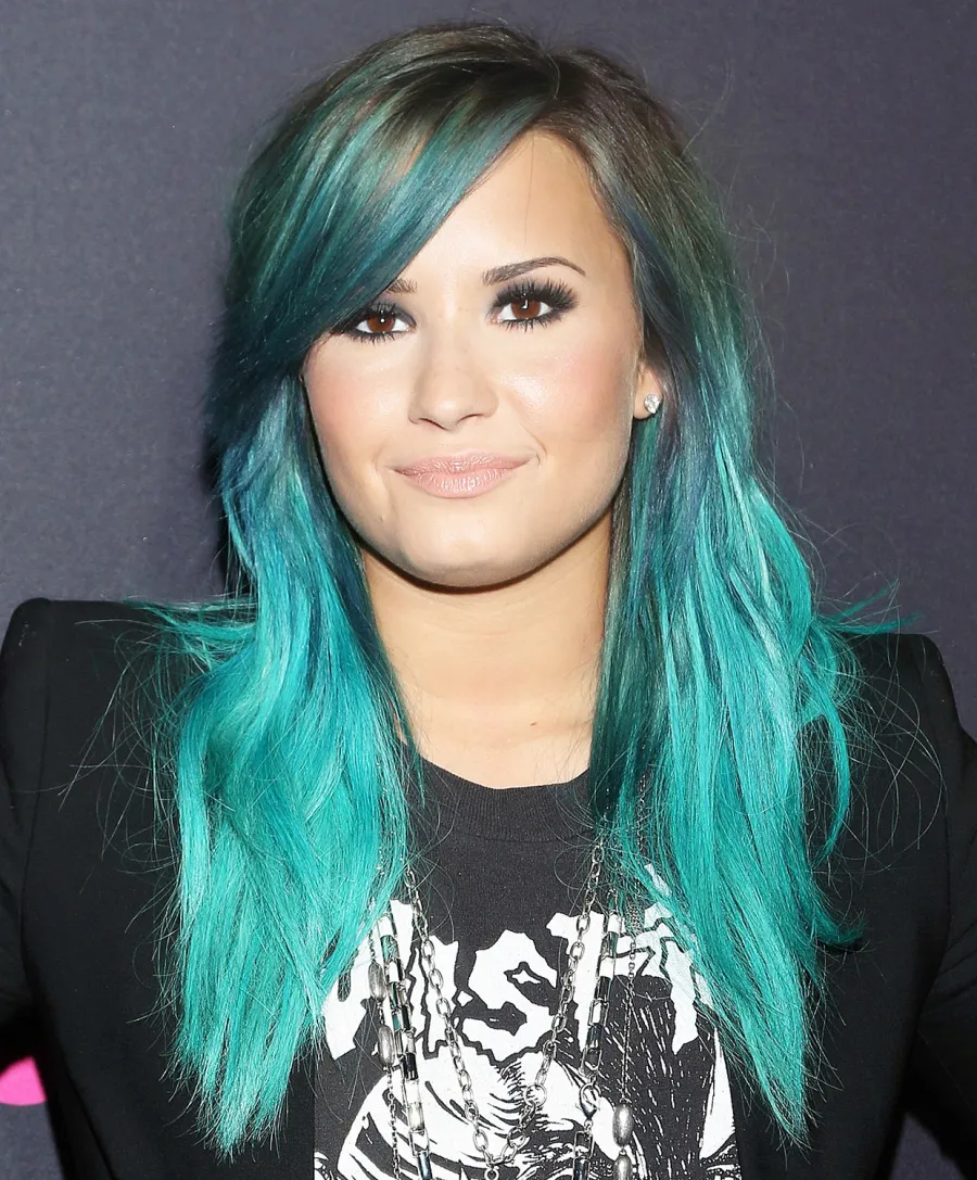 1408462169_demi lovato turquoise zoom