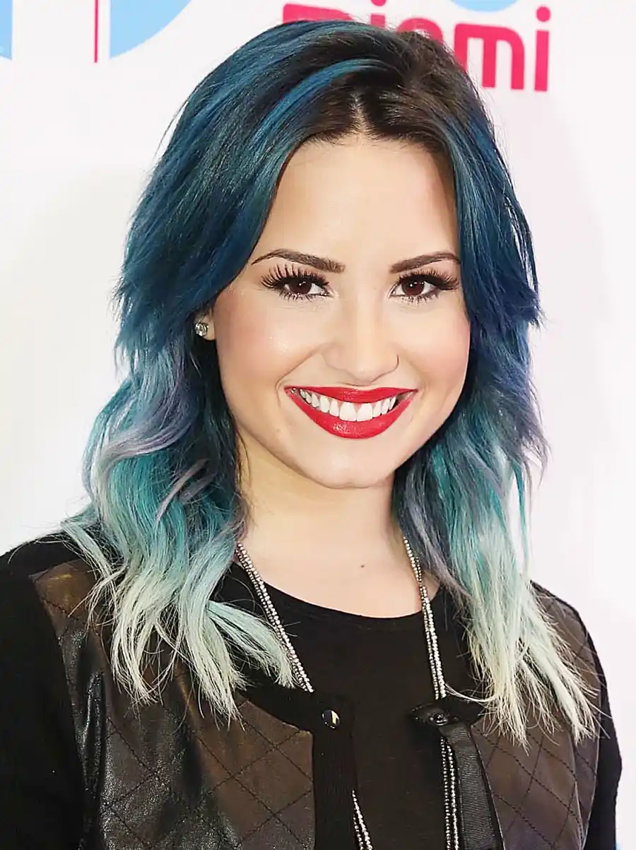 1408465625_demi lovato blue ombre zoom