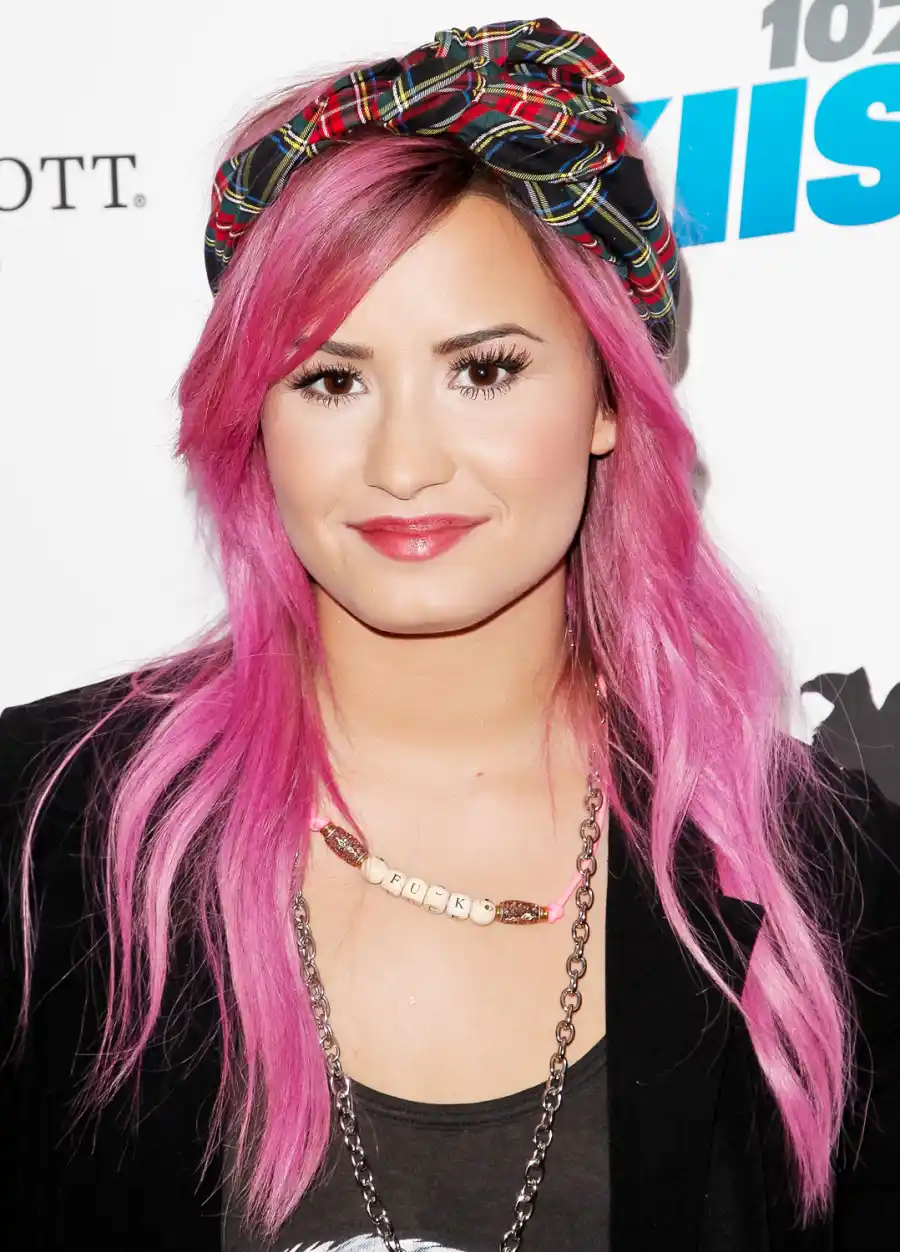 1408465681_demi lovato pink zoom