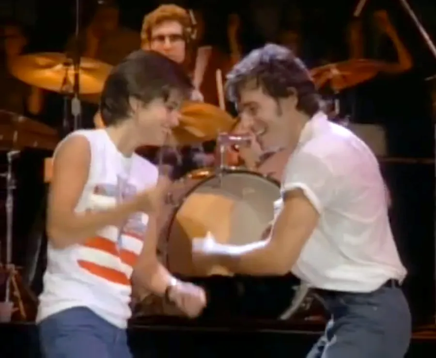 1408473068_courteney cox zoom