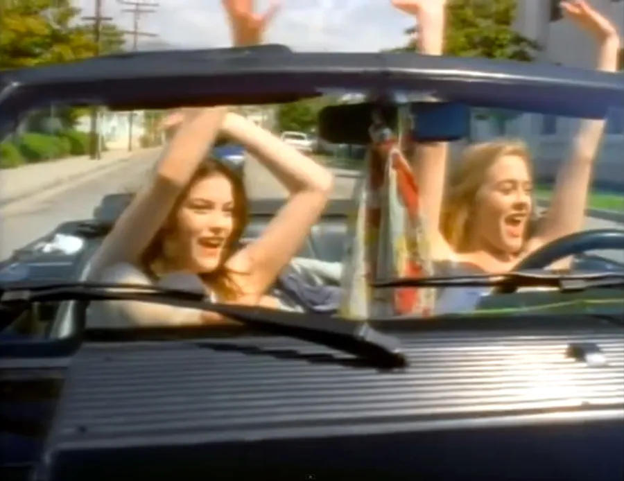 1408474210_liv tyler alicia silverstone zoom