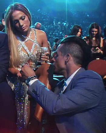 1408966055_jennifer lopez casper smart 441