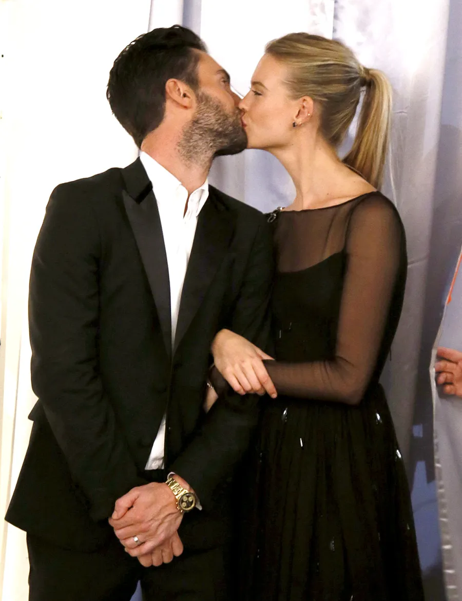 1409079781_adam levine behati prinsloo zoom