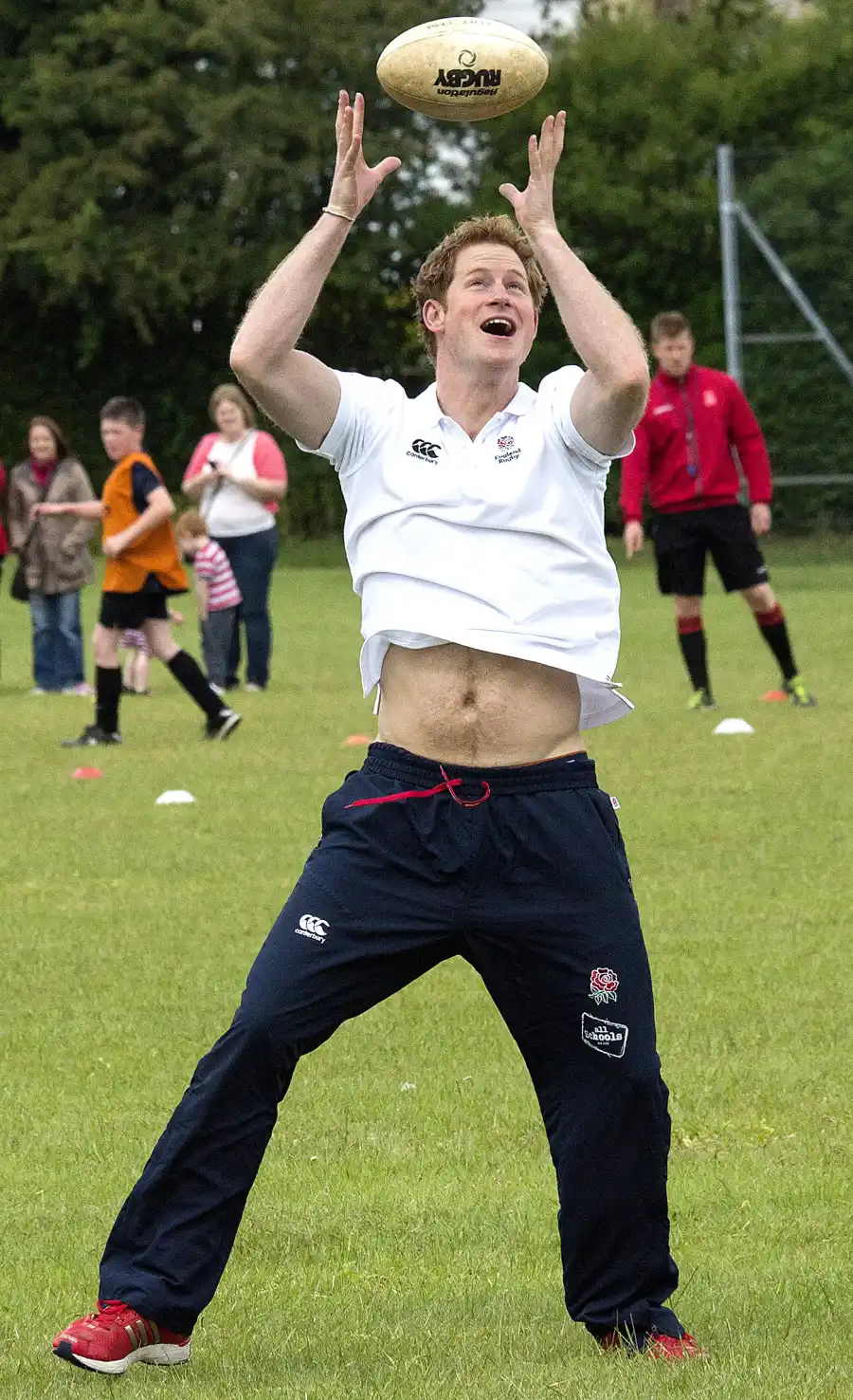 1410548920_harry football zoom