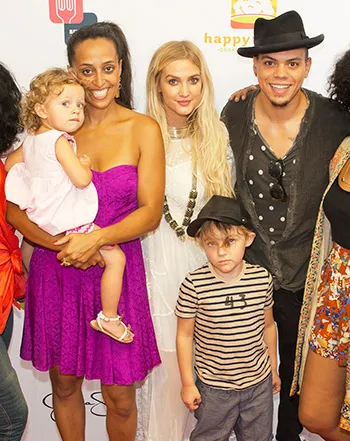 1410988400_diana ross family books 441