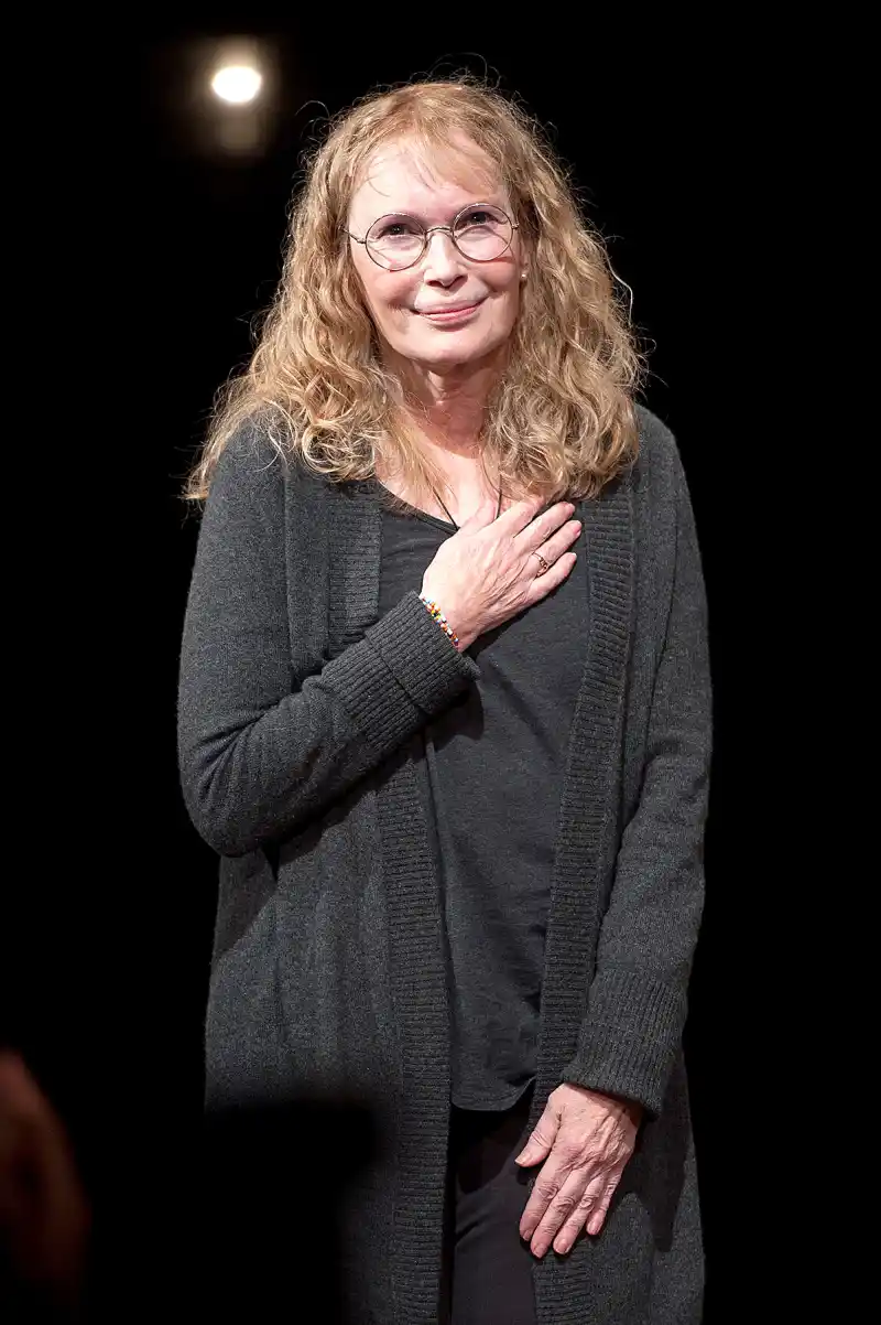 1412791631_mia farrow zoom