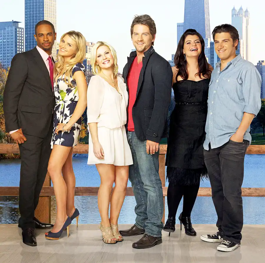 1413270362_99971862_happy endings zoom