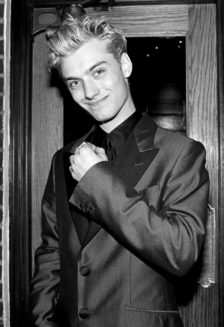 1414518405_jude law zoom