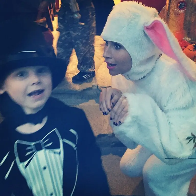 1414805402_minnie driver halloween zoom