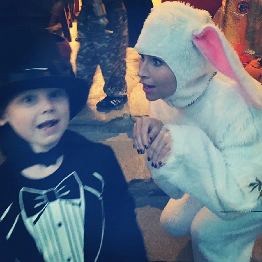 1414805402_minnie driver halloween zoom